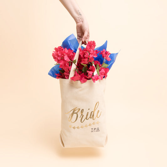 SACOLA PARA NOIVA EM CANVA COM ESCRITO BRIDE EM FOIL DOURADO