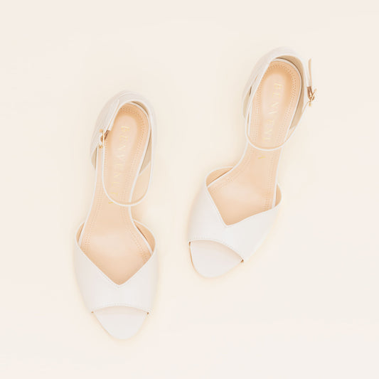 SAPATO DE NOIVA TIPO SANDÁLIA COM BICO REDONDO COM PLATAFORMA COM SALTO BLOCO MÉDIO NA COR BRANCO PEROLIZADO