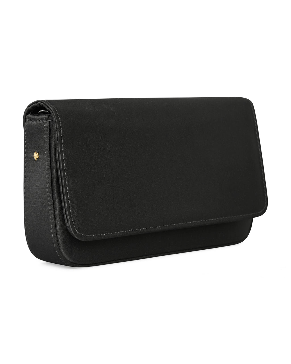 Clutch Lia em cetim preto em vista lateral com detalhe para a estrelinha Benvenuta