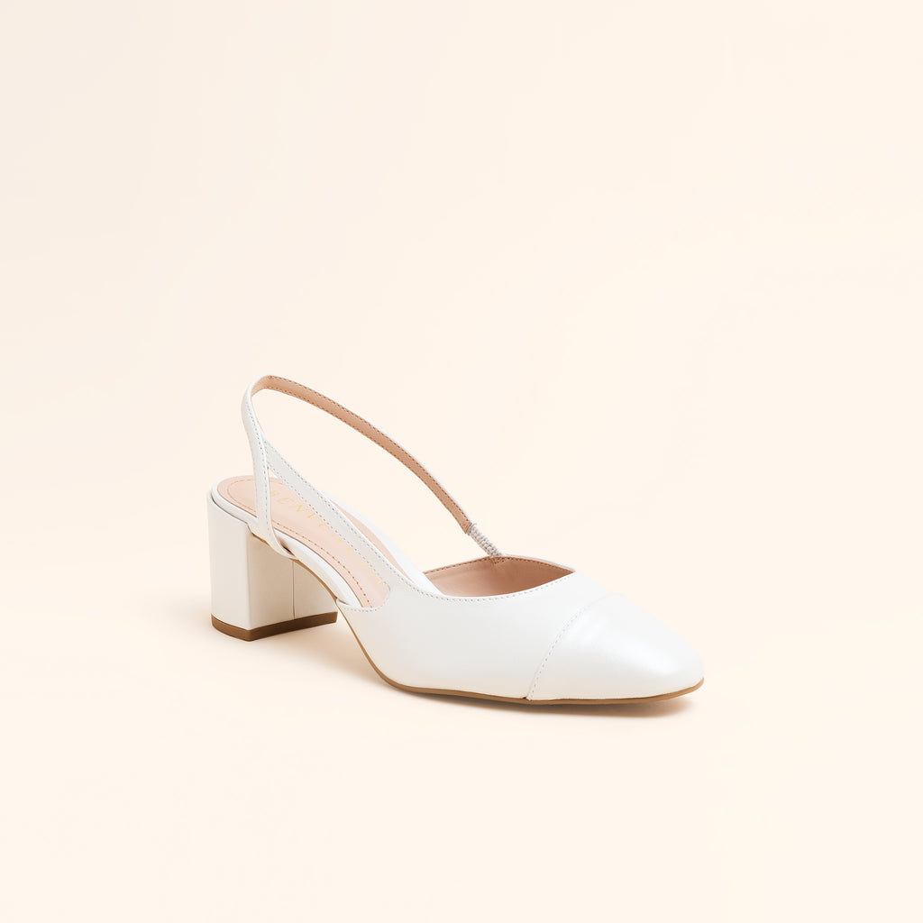 SAPATO DE NOIVA TIPO SLINGBACK CHANEL COM BICO REDONDO E SALTO BLOCO MÉDIO NA COR BRANCA PEROLIZADA