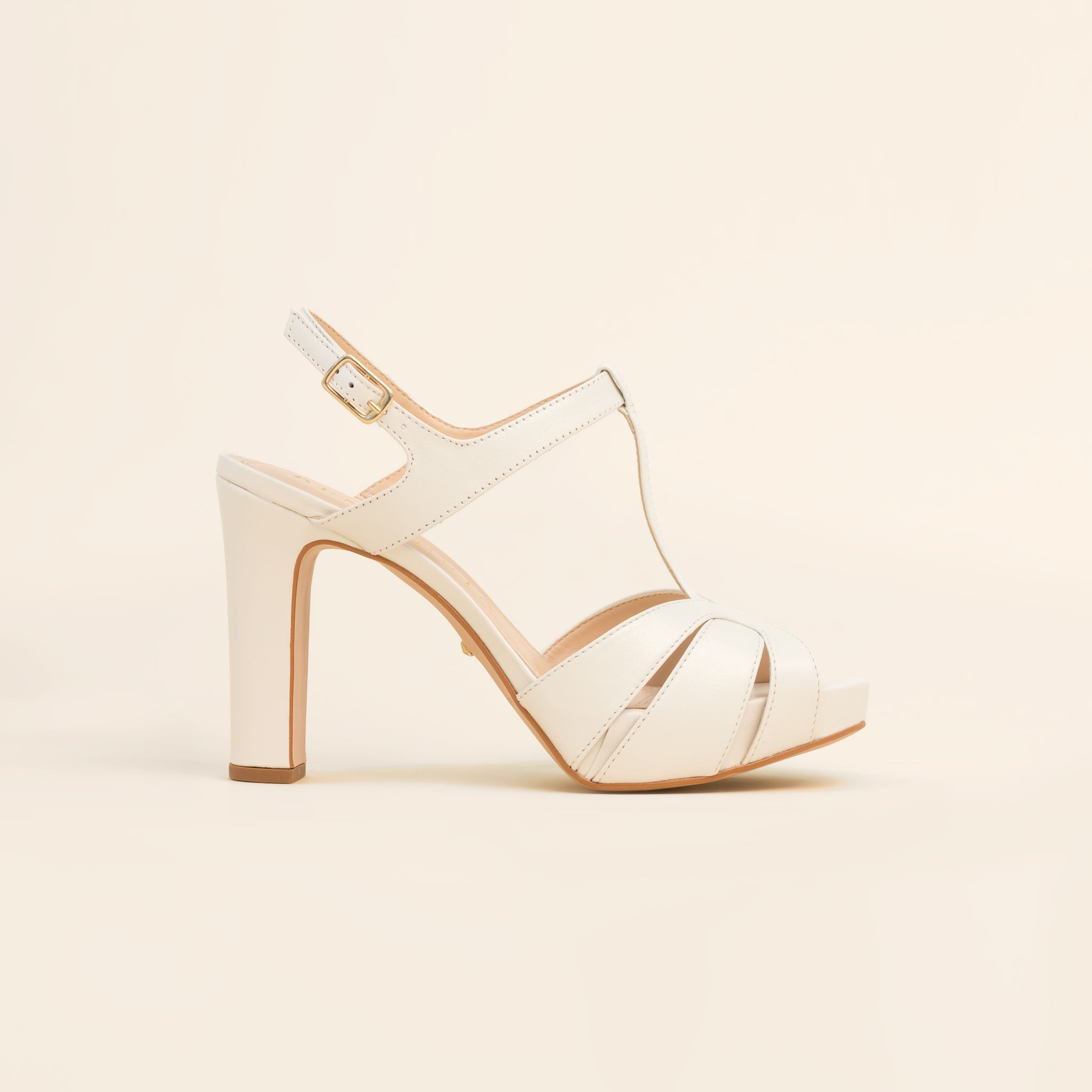 SAPATO DE NOIVA TIPO SANDÁLIA COM PLATAFORMA COM SALTO BLOCO ALTO NA COR BRANCO PEROLIZADO