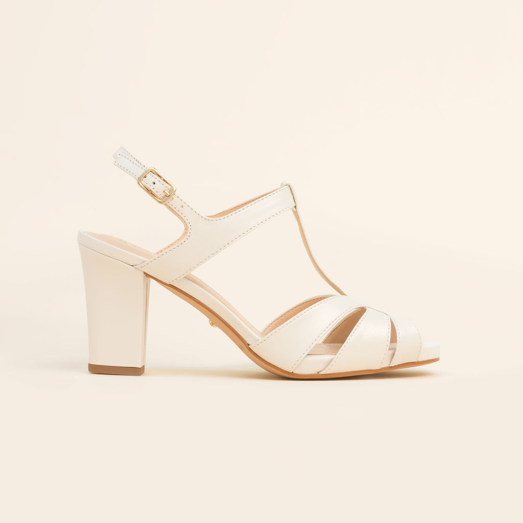 SAPATO DE NOIVA TIPO SANDÁLIA COM PLATAFORMA COM SALTO BLOCO MÉDIO NA COR BRANCO PEROLIZADO