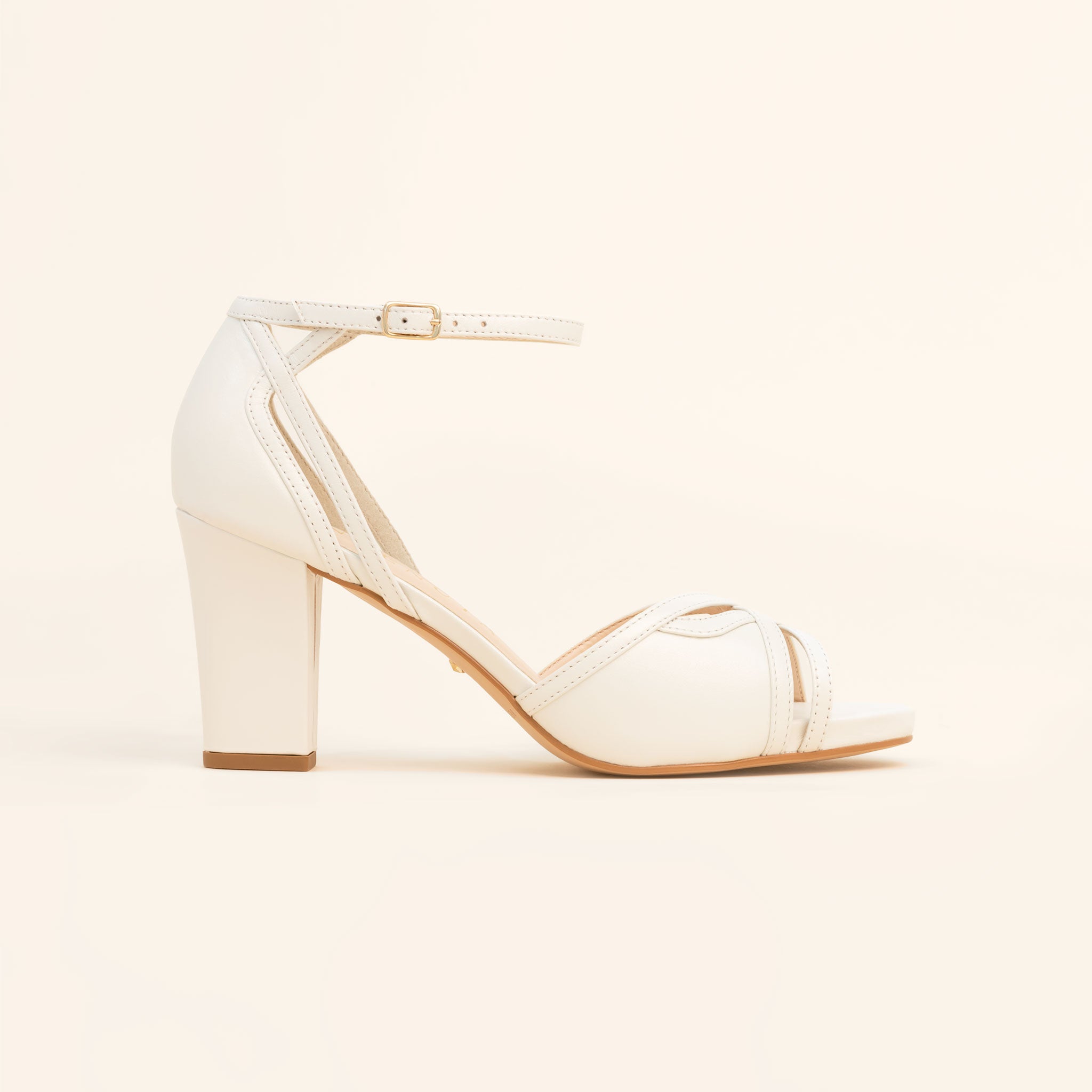 SAPATO DE NOIVA TIPO SANDÁLIA COM PLATAFORMA COM SALTO BLOCO MÉDIO NA COR BRANCO PEROLIZADO