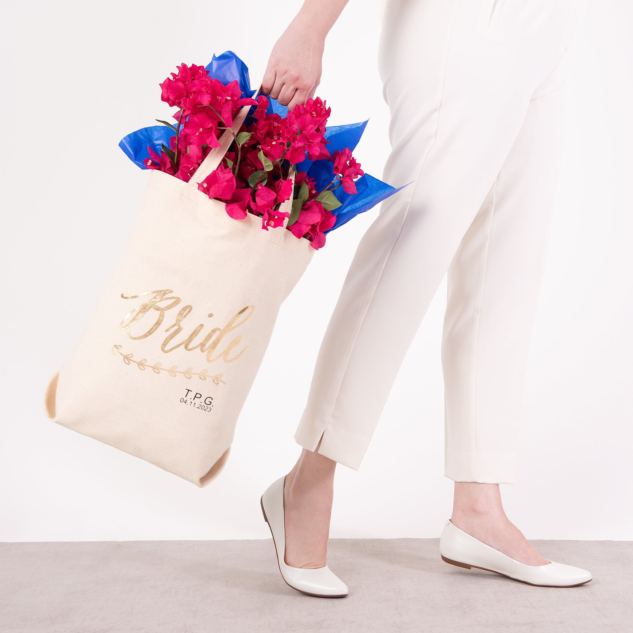 SACOLA PARA NOIVA EM CANVA COM ESCRITO BRIDE EM FOIL DOURADO COM PERSONALIZAÇÃO